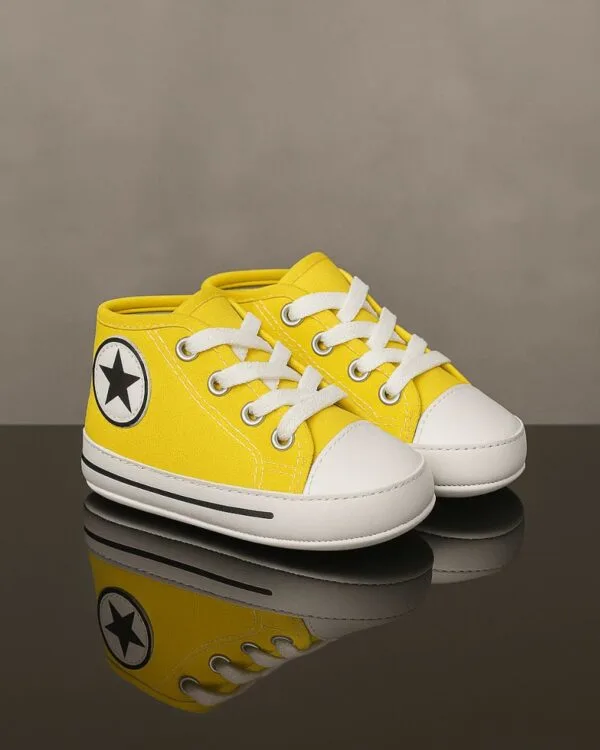 Tênis de Bebê Estiloso Amarelo